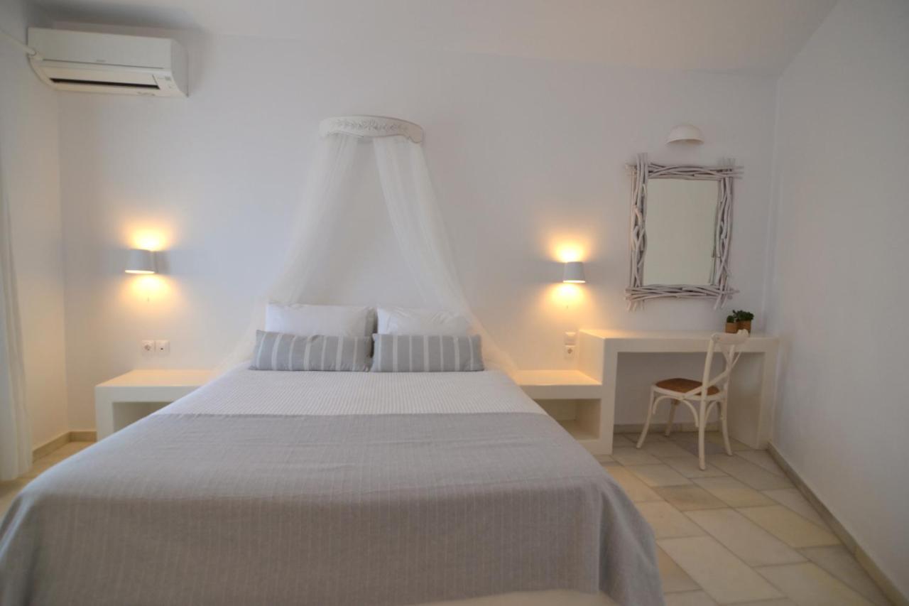 Artemis Hotel Antiparos Exterior photo